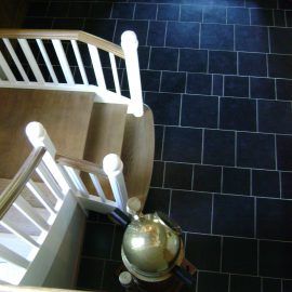 Blaustein Innen – handgeschlagene Kanten