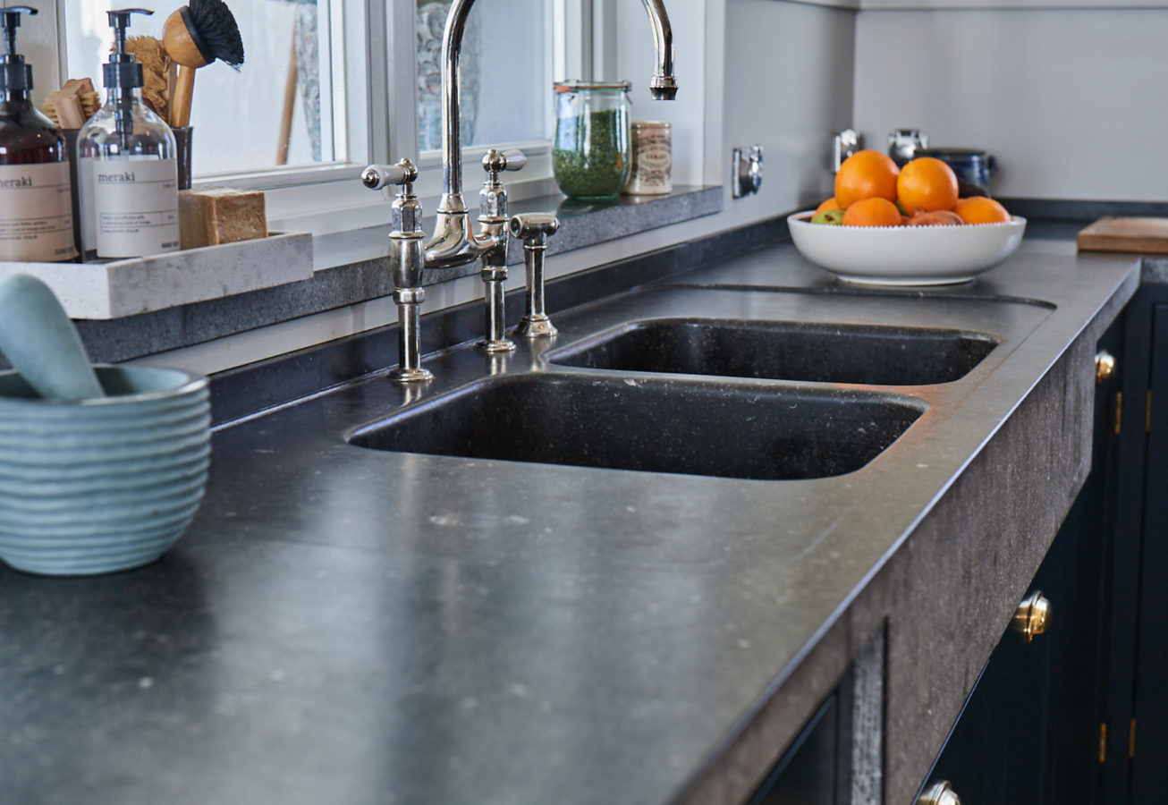 Blaustein auf Maß – Küchenarbeitsplatten und Becken | Naturstein