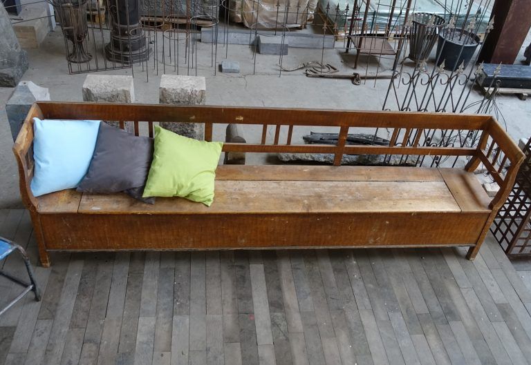 Lange Holzbank | Naturstein Vonderhecken