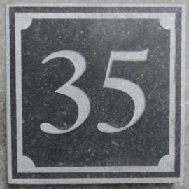 Blaustein auf Maß – Hausnummern