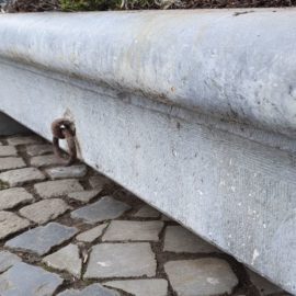 Blausteintrog mit Profil